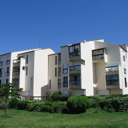 - 3 Pieces Avec Piscine, Parking, Animaux Admis, Proche - Fr-1-551-1 Apartment *